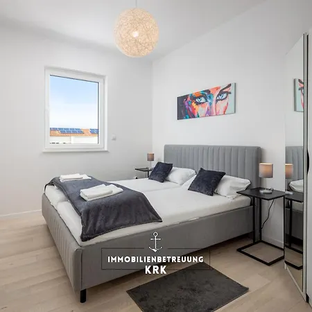Penthouse Seaview Emilia *