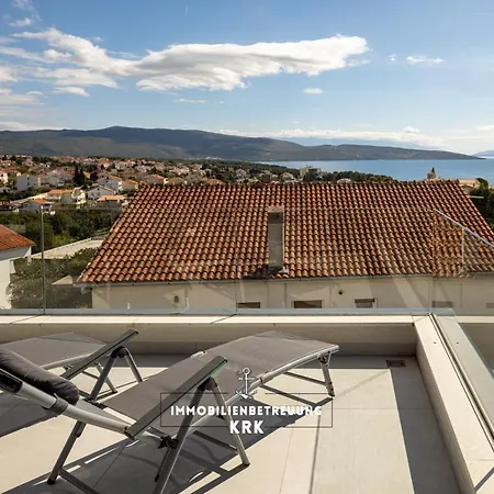 Penthouse Seaview Emilia *