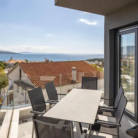 Penthouse Seaview Emilia *