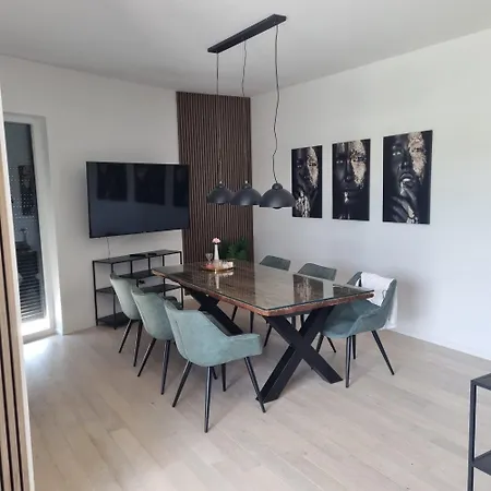 Penthouse Seaview Emilia *
