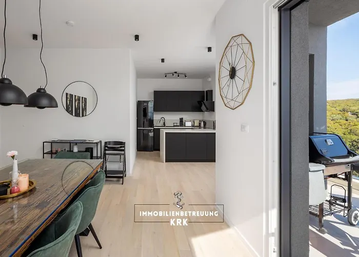Penthouse Seaview Emilia *