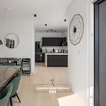 Penthouse Seaview Emilia *