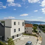 Penthouse Seaview Emilia